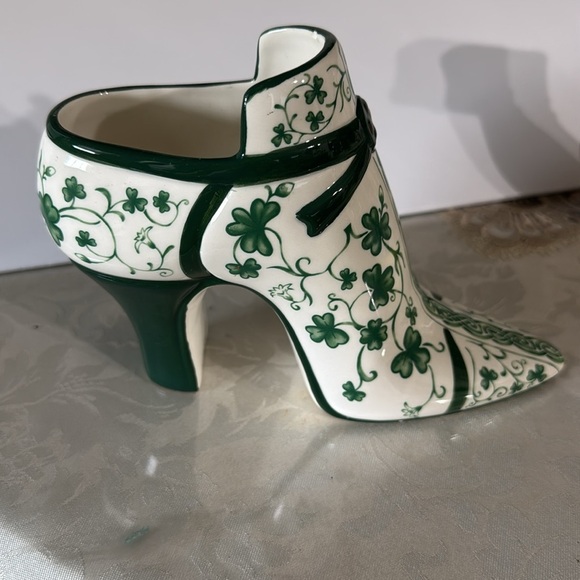 Shamrock Vintage Shoe Planter/Vase Hand painted clover leave designs - Picture 5 of 7